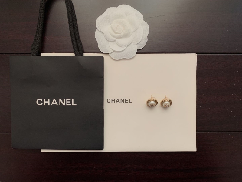Ch**el earrings